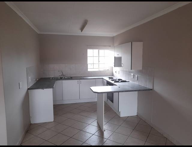 2 BEDROOM TOWNHOUSE FOR SALE IN PHILIP NEL PARK